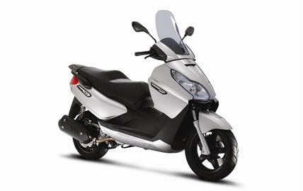 Thumbnail image for http://media.bikes.cz/Photo/img_48128O27648O117653O33O8309514OBO04507O0854O3.jpg?text=Piaggio X7 Evo 300