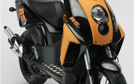 Thumbnail image for http://media.bikes.cz/Photo/img_48128O27648O119625O33O8448778OBO04507O0854O3.jpg?text=Peugeot Ludix 50 Blaster RS 12