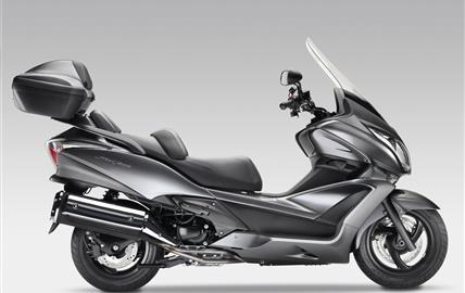 Thumbnail image for http://media.bikes.cz/Photo/img_48128O27648O136561O33O9644810OBO04507O0854O3.jpg?text=Honda SW-T 400