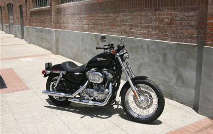 Thumbnail image for http://media.bikes.cz/Photo/img_48128O27648O142912O33O10093322OBO04507O0854O3.jpg?text=Harley-Davidson Sportster XL 883