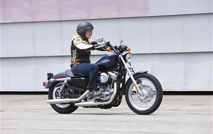 Thumbnail image for http://media.bikes.cz/Photo/img_48128O27648O142970O33O10097418OBO04507O0854O3.jpg?text=Harley-Davidson Sportster XL883L Low