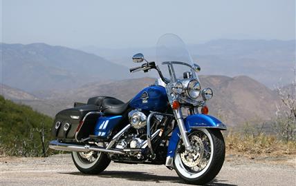 Thumbnail image for http://media.bikes.cz/Photo/img_48128O27648O143231O33O10115850OBO04507O0854O3.jpg?text=Harley-Davidson FLHRC Road King Classic