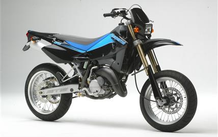 Thumbnail image for http://media.bikes.cz/Photo/img_48128O27648O145261O33O10259210OBO04507O0854O3.jpg?text=Husqvarna SM125S 2000-2005
