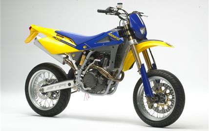 Thumbnail image for http://media.bikes.cz/Photo/img_48128O27648O145290O33O10261258OBO04507O0854O3.jpg?text=Husqvarna SM510R 2005