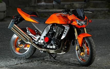 Thumbnail image for http://media.bikes.cz/Photo/img_48128O27648O145348O33O10265354OBO04507O0854O3.jpg?text=Kawasaki Z1000 2003-