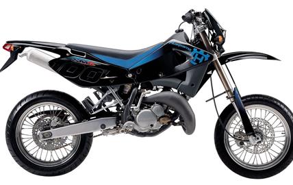 Thumbnail image for http://media.bikes.cz/Photo/img_48128O27648O146305O33O10332938OBO04507O0854O3.jpg?text=Husqvarna SM125S 2000-2005