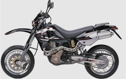 Thumbnail image for http://media.bikes.cz/Photo/img_48128O27648O20329O33O1436426OBO04507O0854O3.jpg?text=Husqvarna SM 610 E