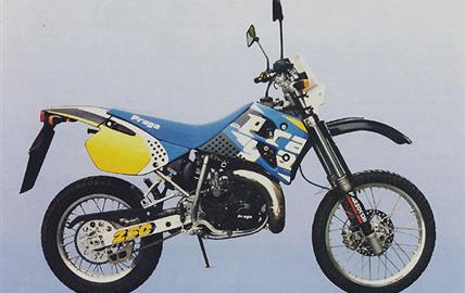 Thumbnail image for http://media.bikes.cz/Photo/img_48128O27648O24998O33O1766154OBO04507O0854O3.jpg?text=Praga ED 250 road enduro