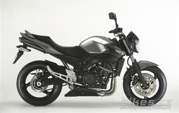 Suzuki GSR 600