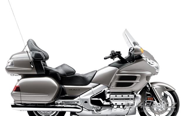 Honda GL1800 Gold Wing Deluxe