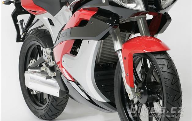 Peugeot XR7