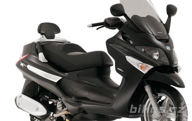 Piaggio XEvo 400