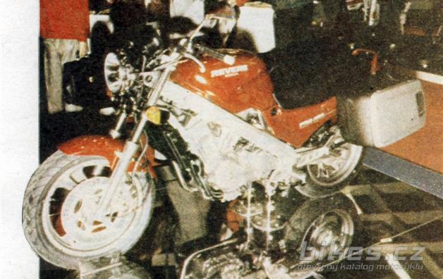 Honda NVT 650 Revere