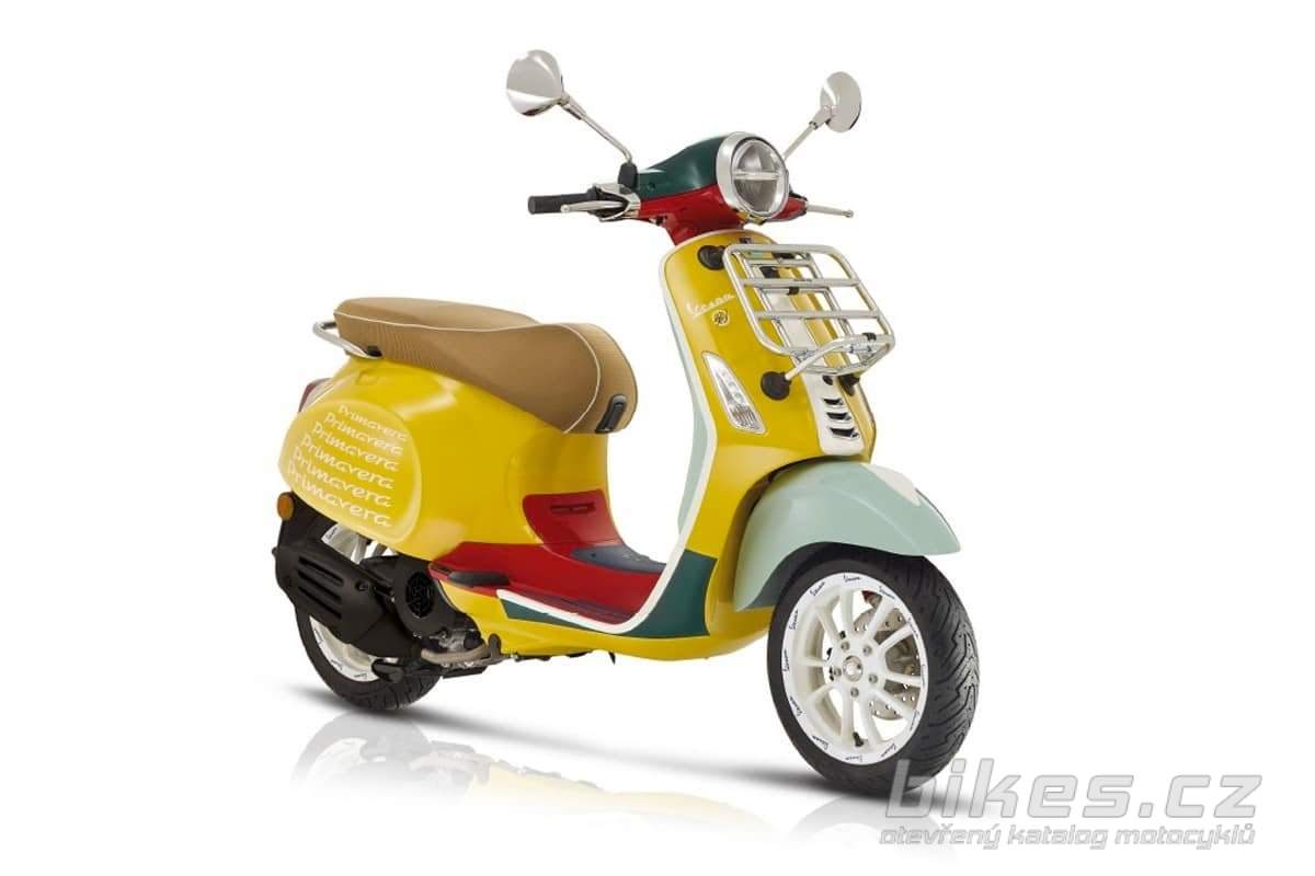 2021 vespa primavera 150 sean wotherspoon